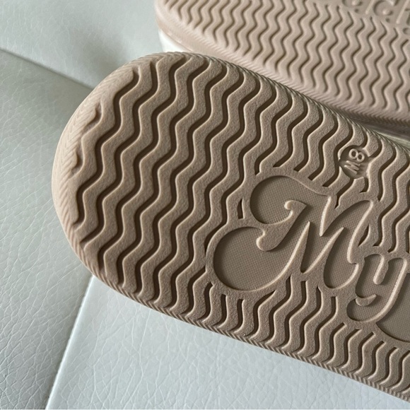 MY SLIPPERS Womens Moccasin Beige size 8 wide these are new - Picture 7 of 10